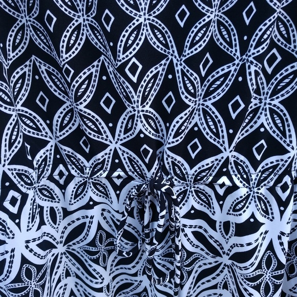 White House Black Market - Picture 4 of 7